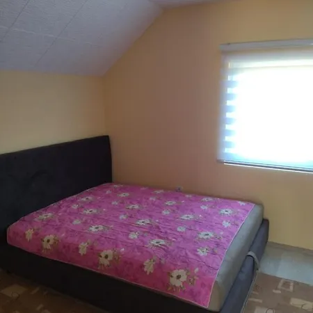 Rada Smestaj * Kremna